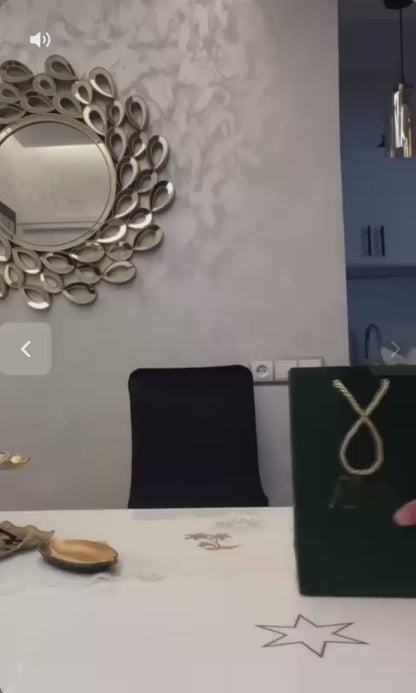 قلادة العناق الذهبية المطلية بالذهب